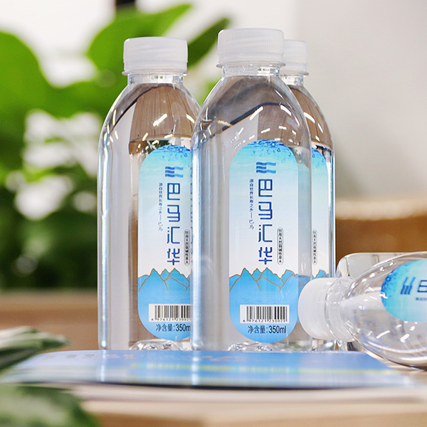 “巴马世界杯在线官网
”饮用天然泉水.jpg